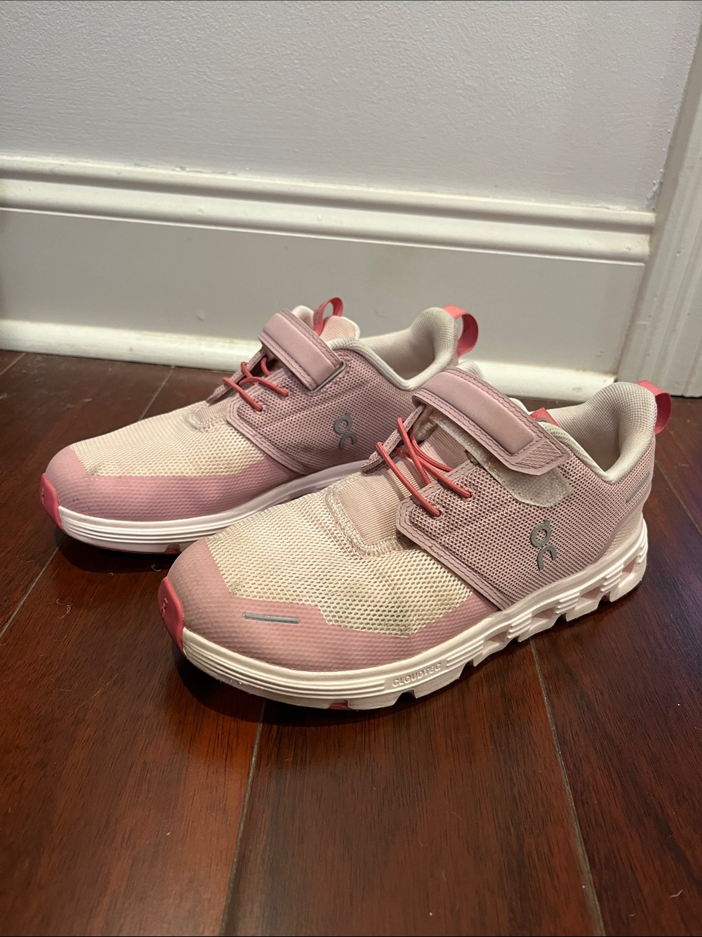 On Cloud Running Kids Light Pink and Coral Sneakers
